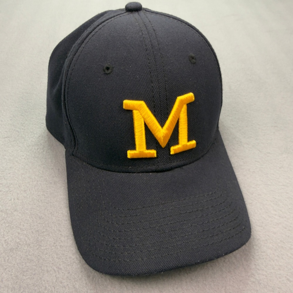 New Era 39THIRTY Michigan Wolverines Hat Size L-XL Navy Blue Stretch Fit Cap
